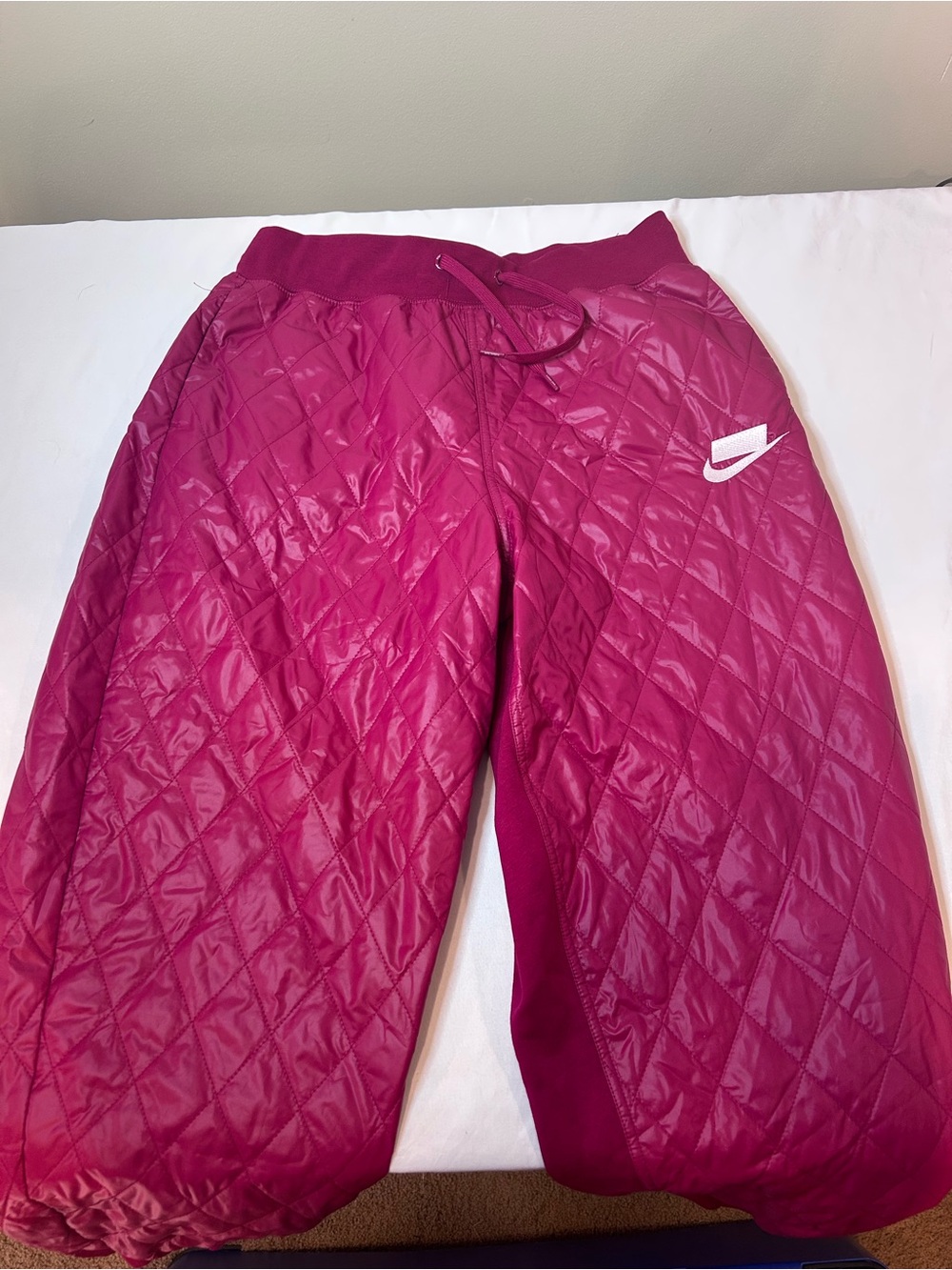 Nike Women’s Sportswear Quilted Jogger Red Berry Size M STREETWEAR